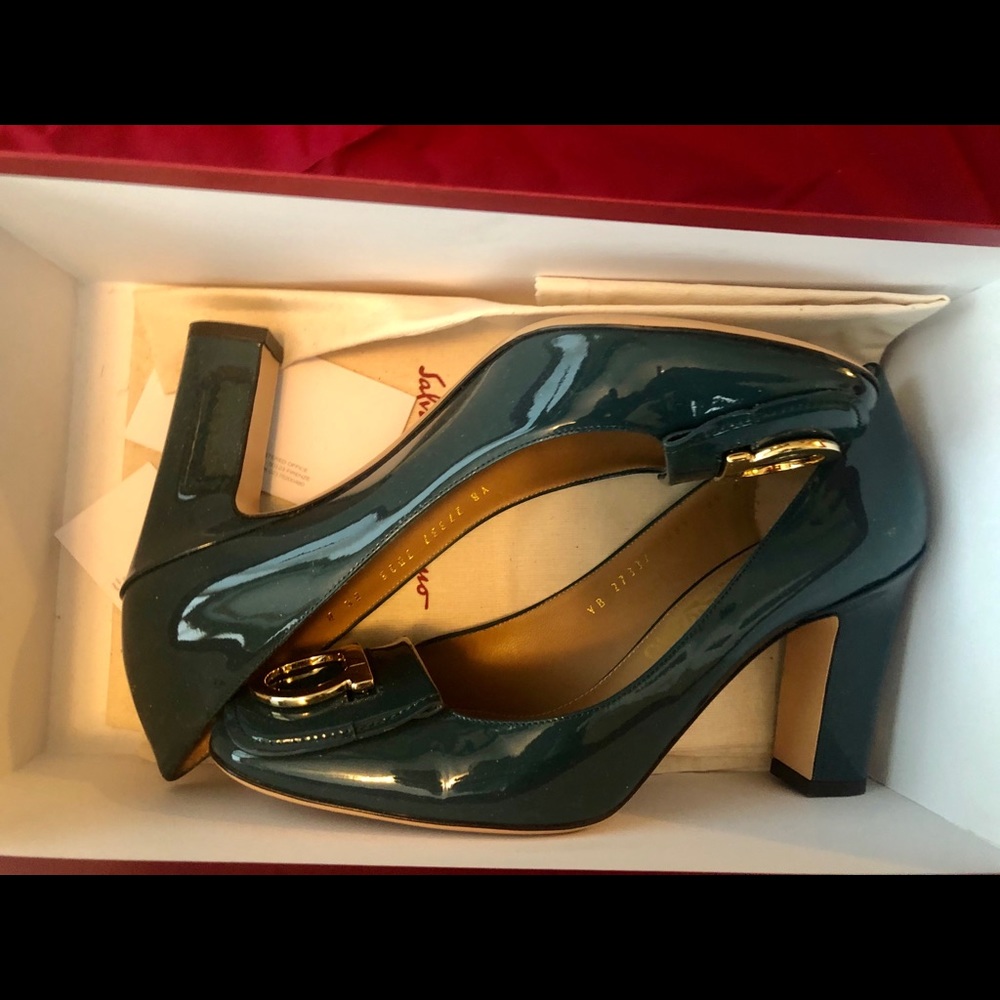 Salvatore Ferragamo Petrolito kangaroo 8.5 B heels